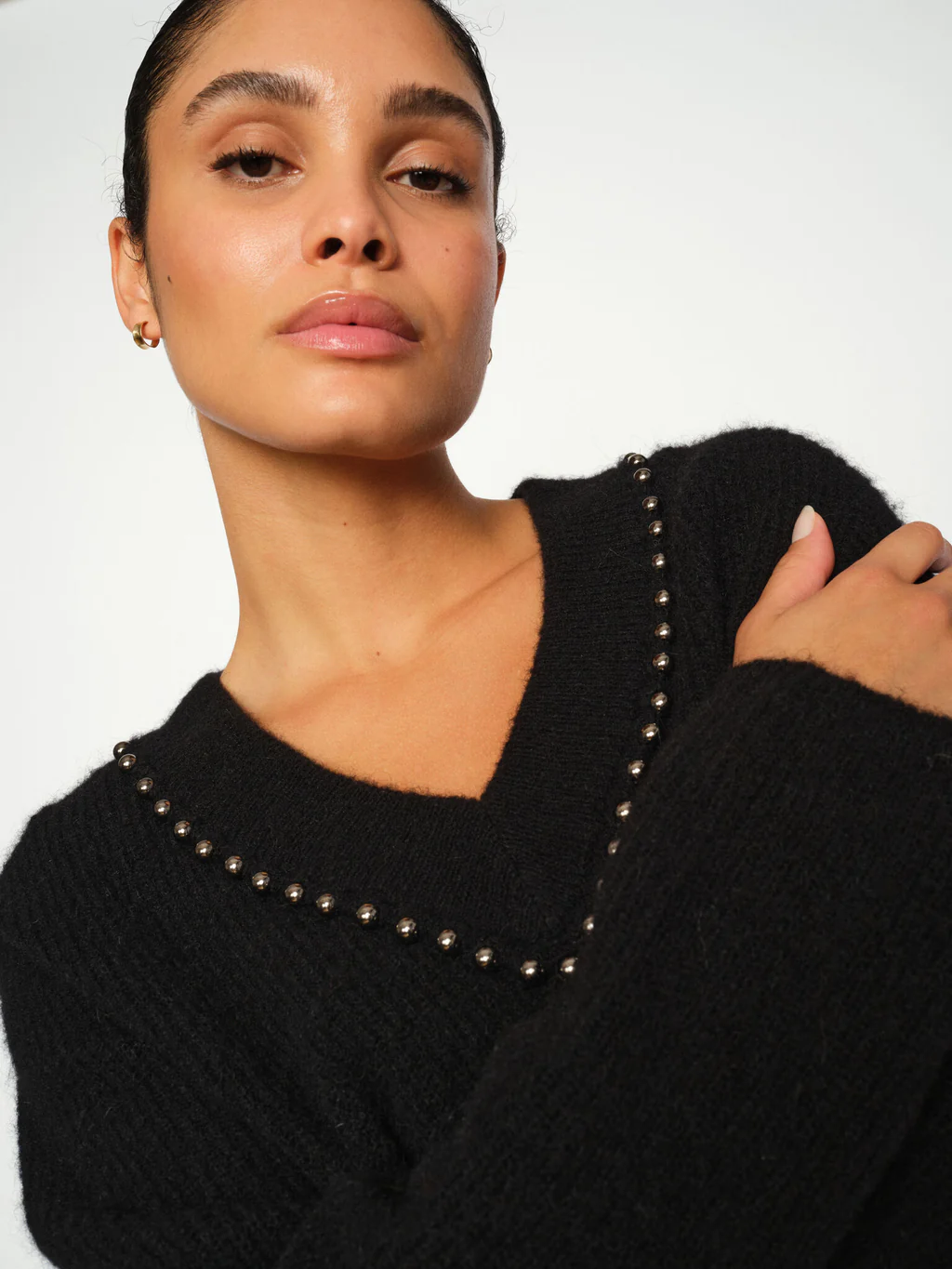 176320801MMZoraVNeckBeadKnitBlack-168860801MMAdalynLeatherSkirtBlack_1
